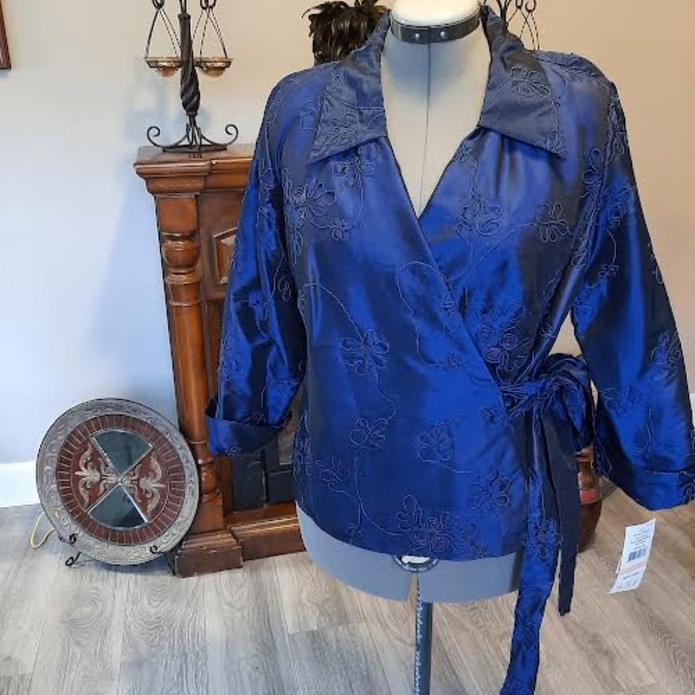 J.R. Nites Woman NWT Size 14W Wrap top with embroidery. Color ink (blue)
